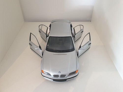 Bmw 3er e46 328i silber - 1:18,